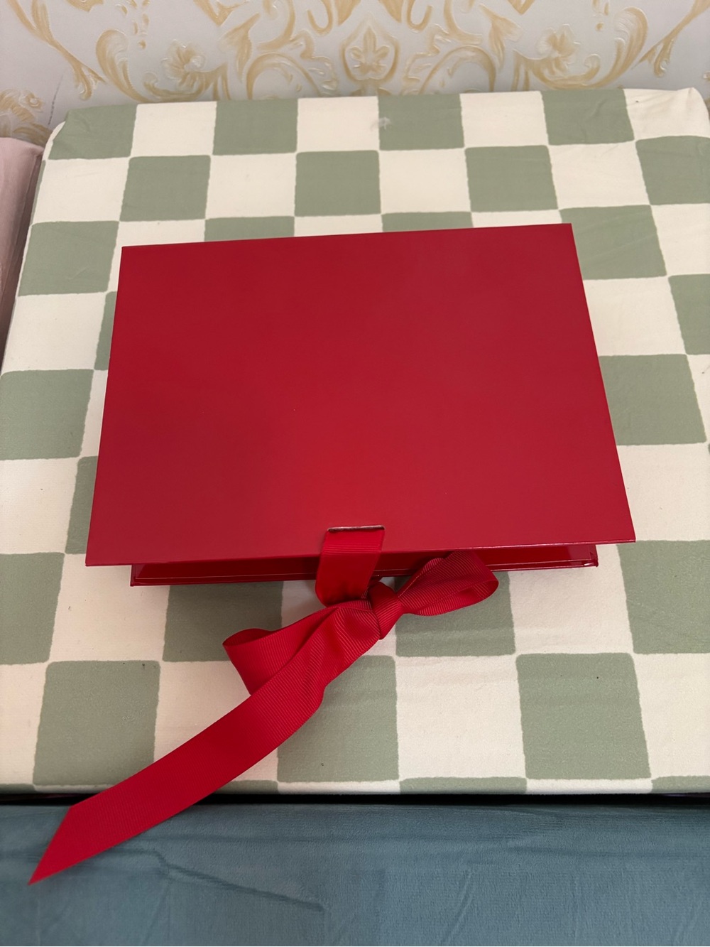 Red Heart Gift Box with Ribbon - Picture 4 of 4